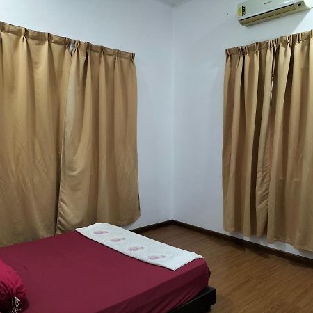 Che Na Homestay Pontian بونتييان كيتْشيل المظهر الخارجي الصورة