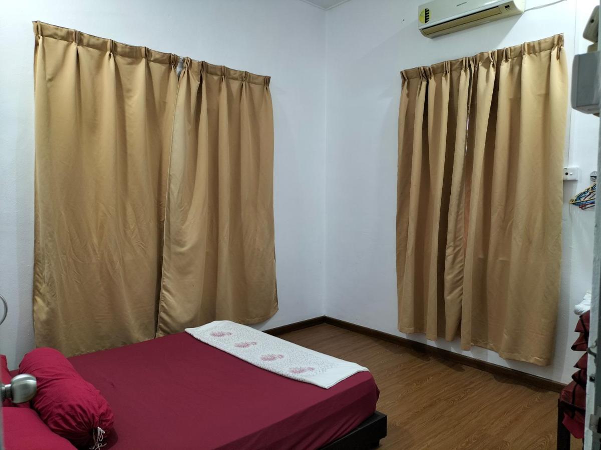 Che Na Homestay Pontian بونتييان كيتْشيل المظهر الخارجي الصورة